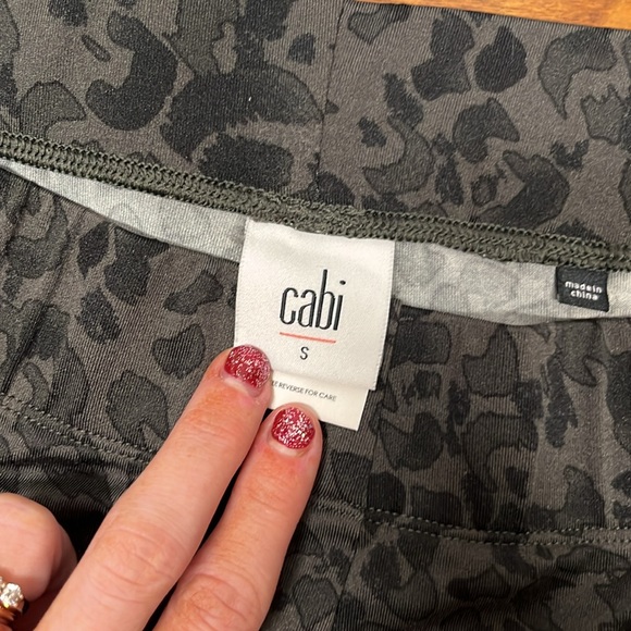 Good Condition (Likely EUC, some wash wear) CAbi Leggings Size Small - Picture 2 of 2